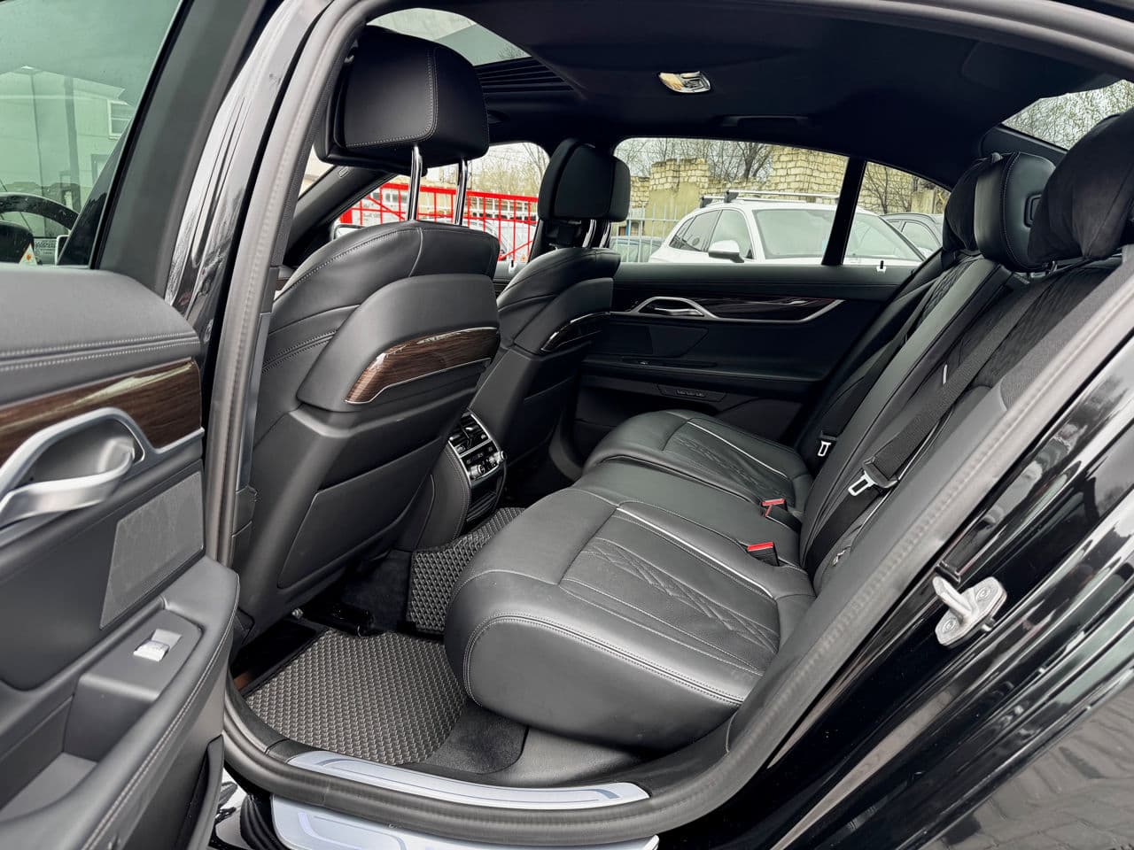BMW 745e 2022 — Миниатюра 21