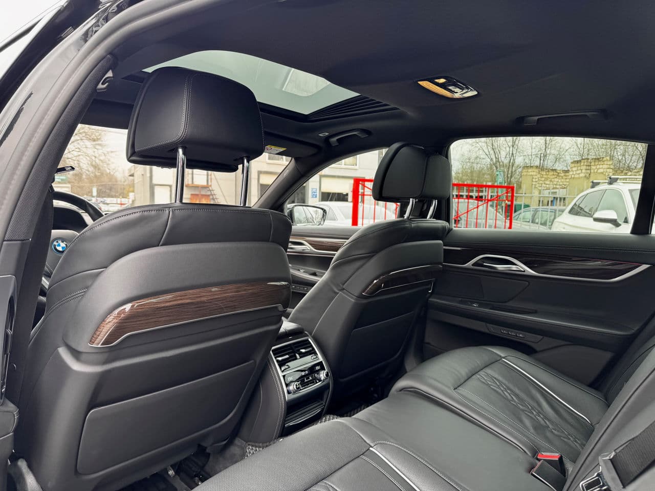 BMW 745e 2022 — Миниатюра 20