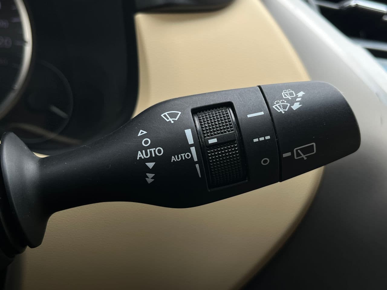 Lexus NX 300H 2017 — Миниатюра 11