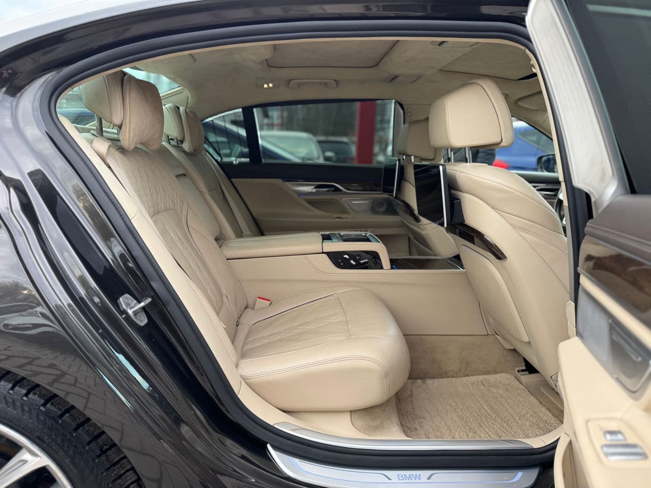 BMW 750 2016 — Миниатюра 19