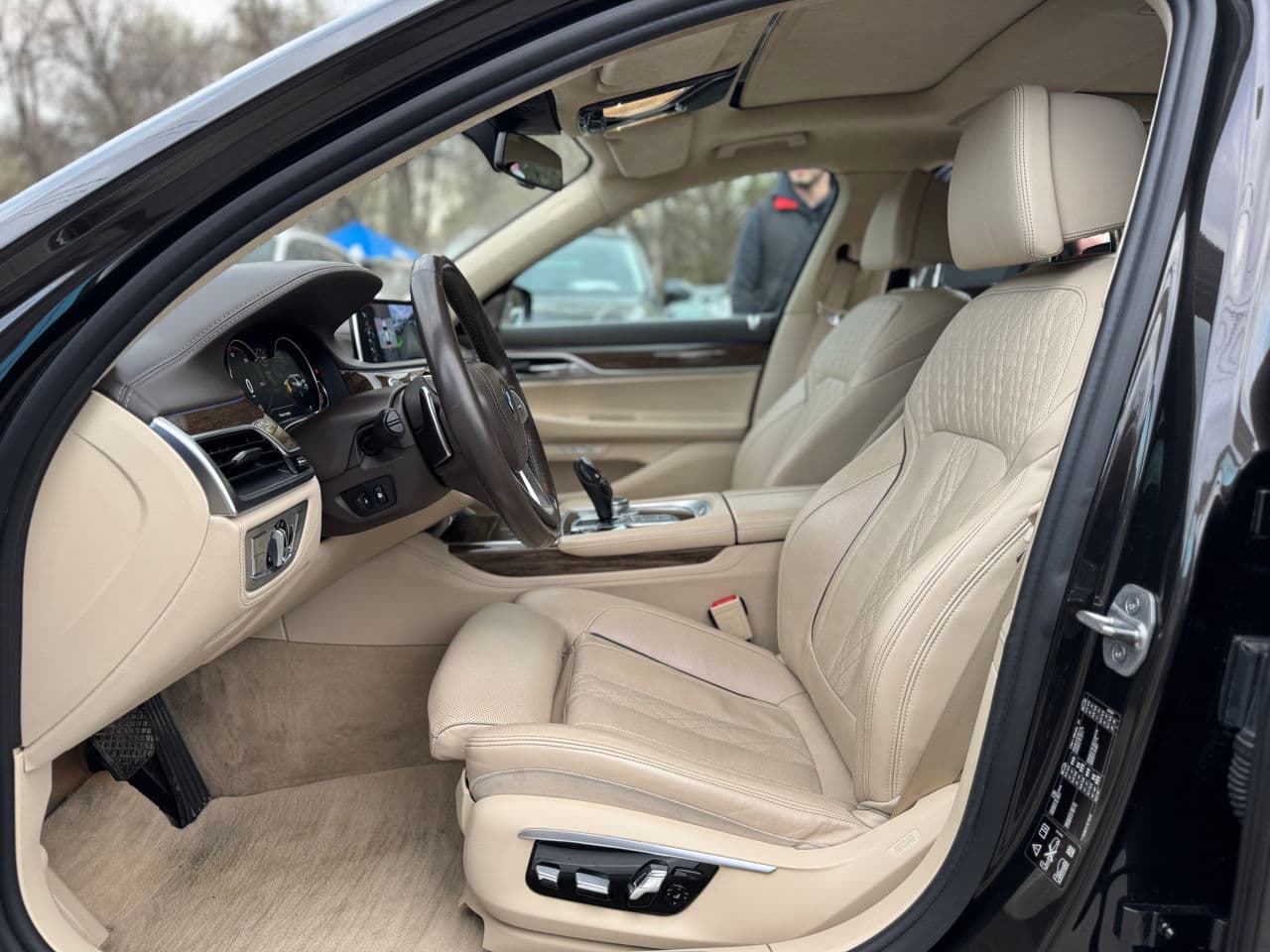 BMW 750 2016 — Миниатюра 5