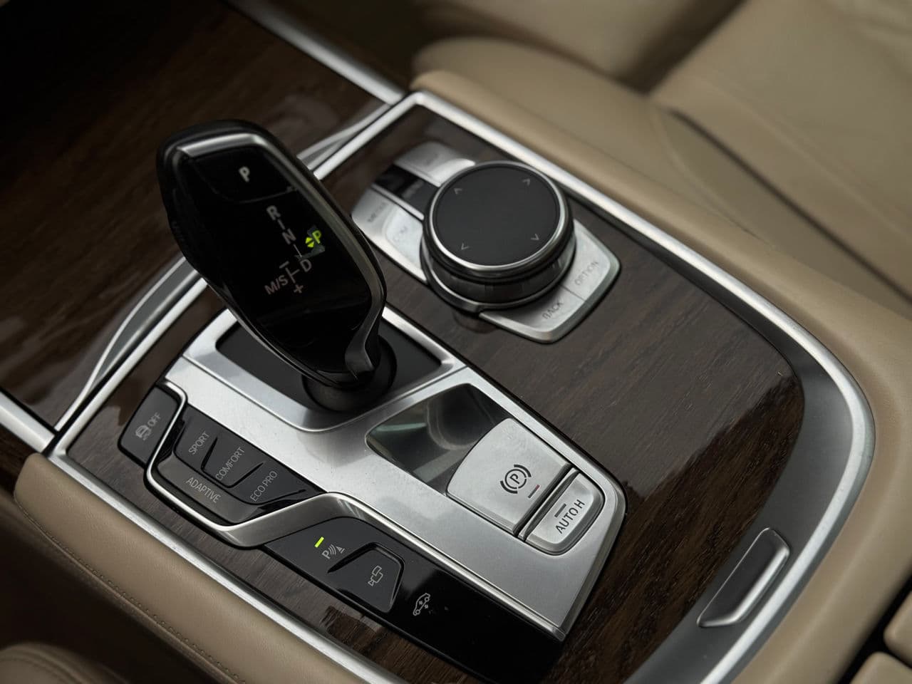 BMW 750 2016 — Миниатюра 17