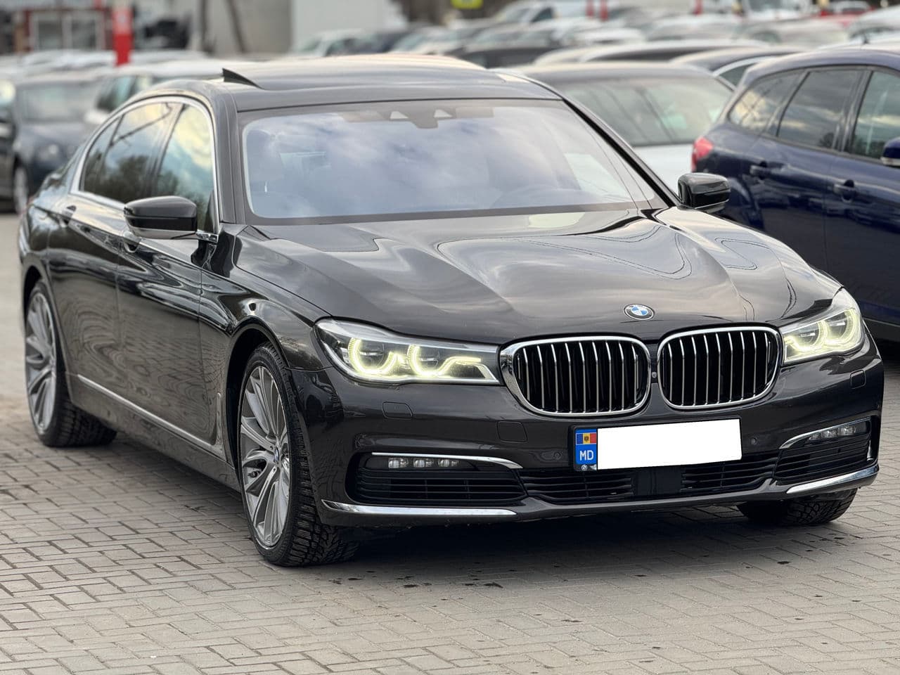 BMW 750 2016 — Миниатюра 3