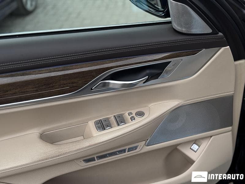 BMW 750 2016 — Миниатюра 7