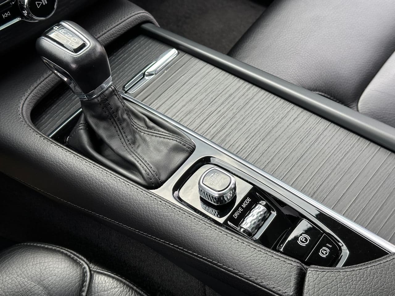 Volvo XC 90 2020 — Миниатюра 12