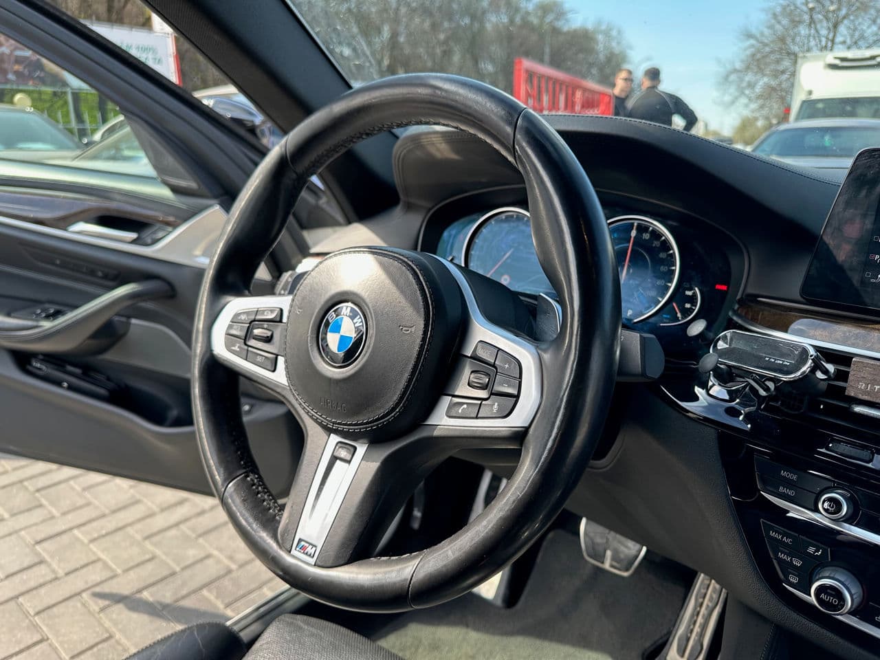 BMW 530e 2018 — Миниатюра 8
