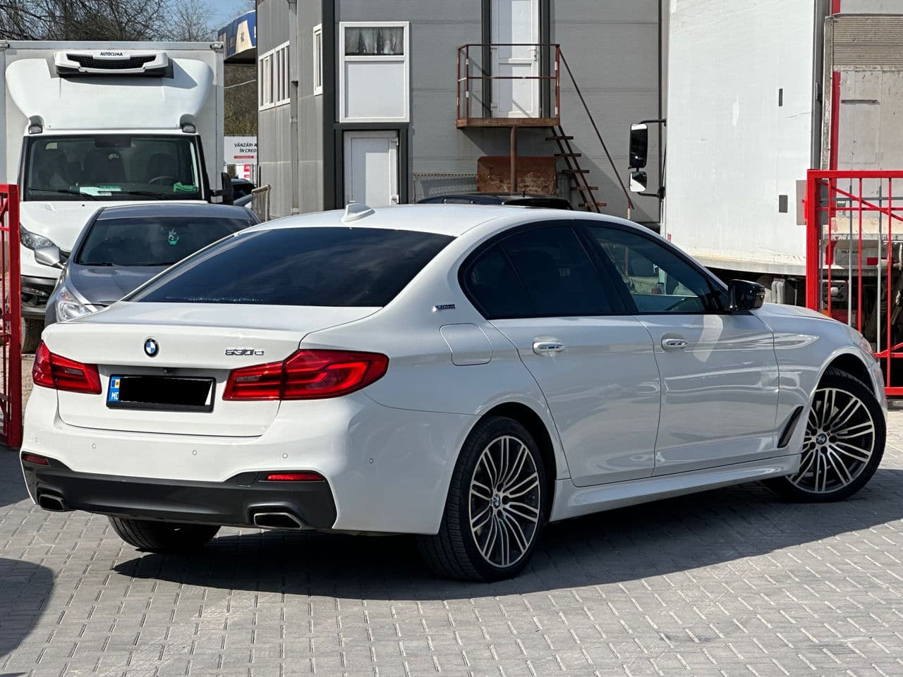 BMW 530e 2018 — Миниатюра 3
