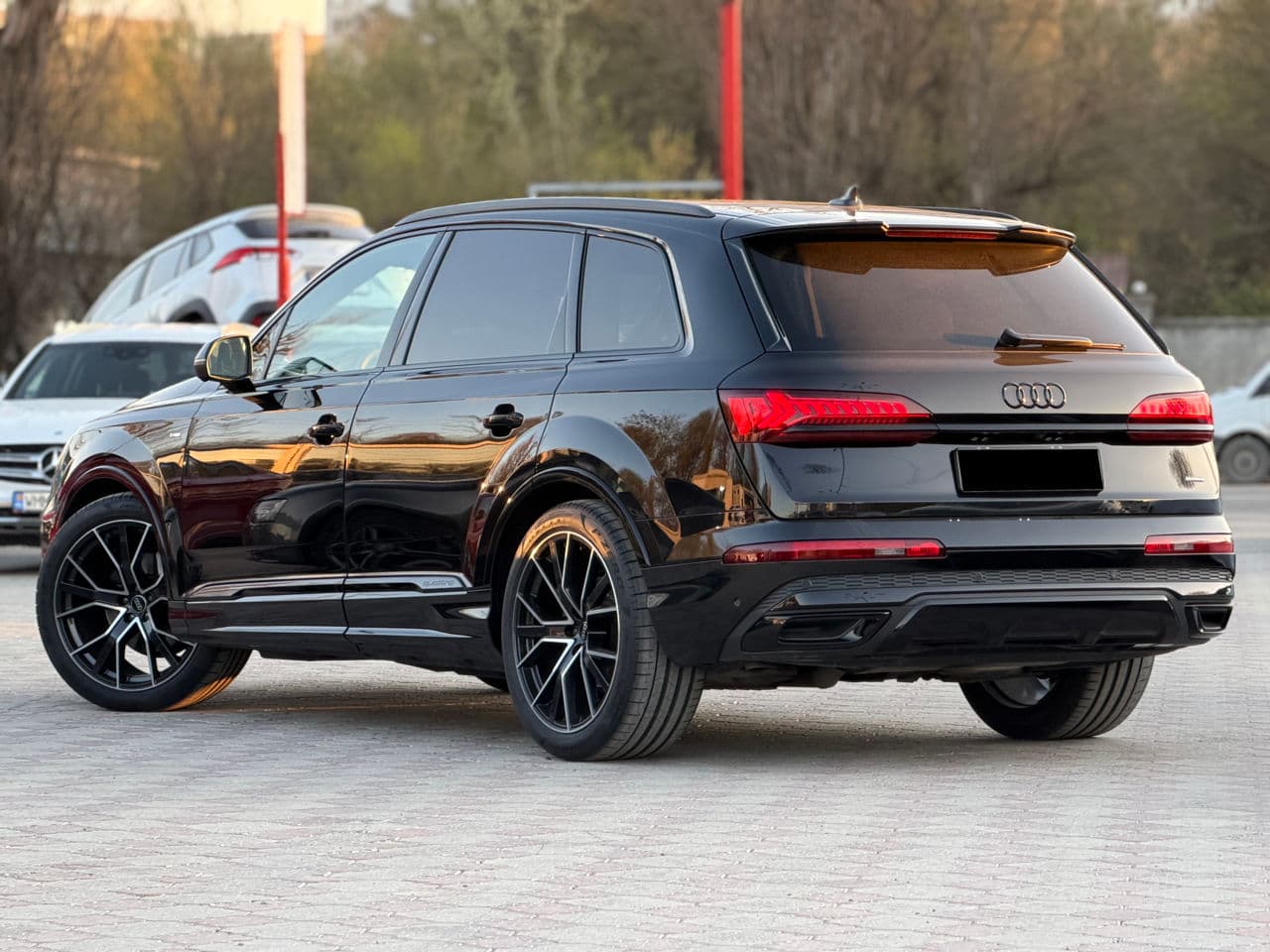 Audi Q7 2023 — Миниатюра 3