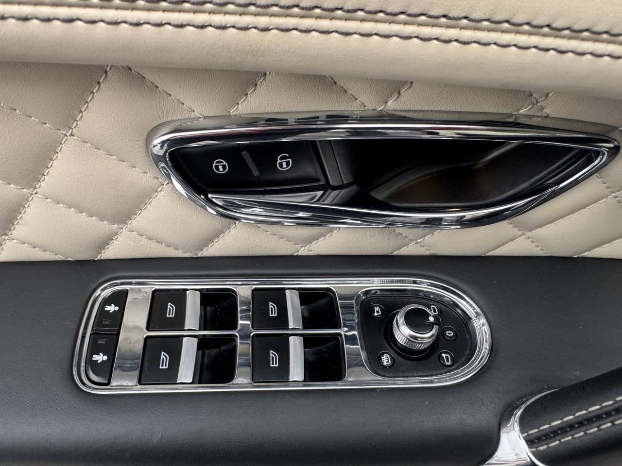 Bentley Bentayga 2019 — Миниатюра 6