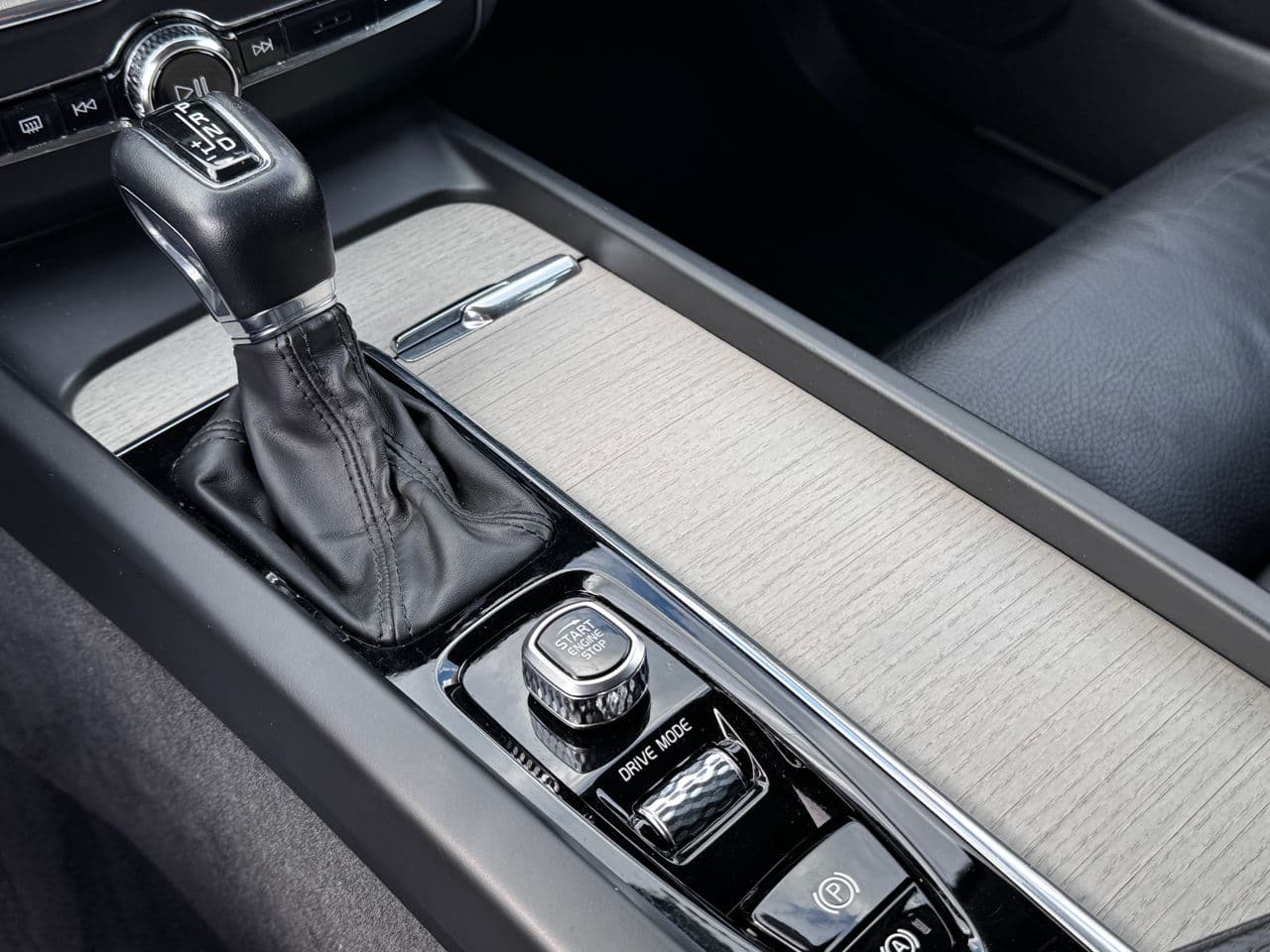 Volvo XC 60 2020 — Миниатюра 12