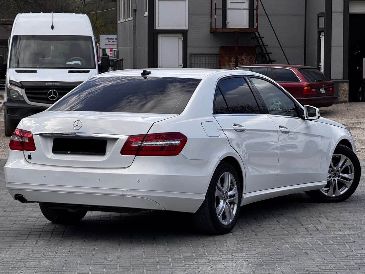 Mercedes E 200 2013 — Миниатюра 3