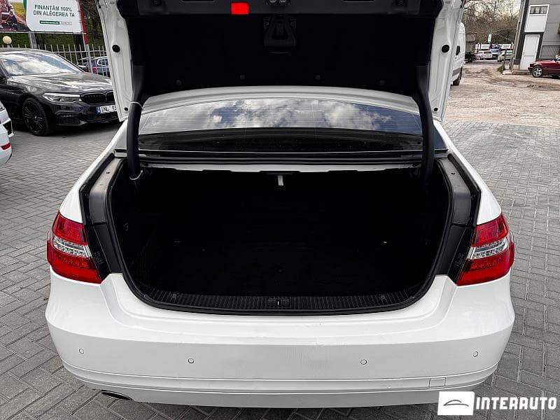 Mercedes E 200 2013 — Миниатюра 16