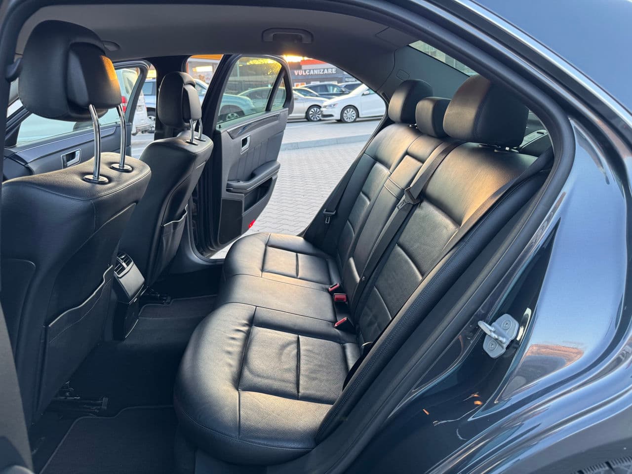 Mercedes E 200 2010 — Миниатюра 14