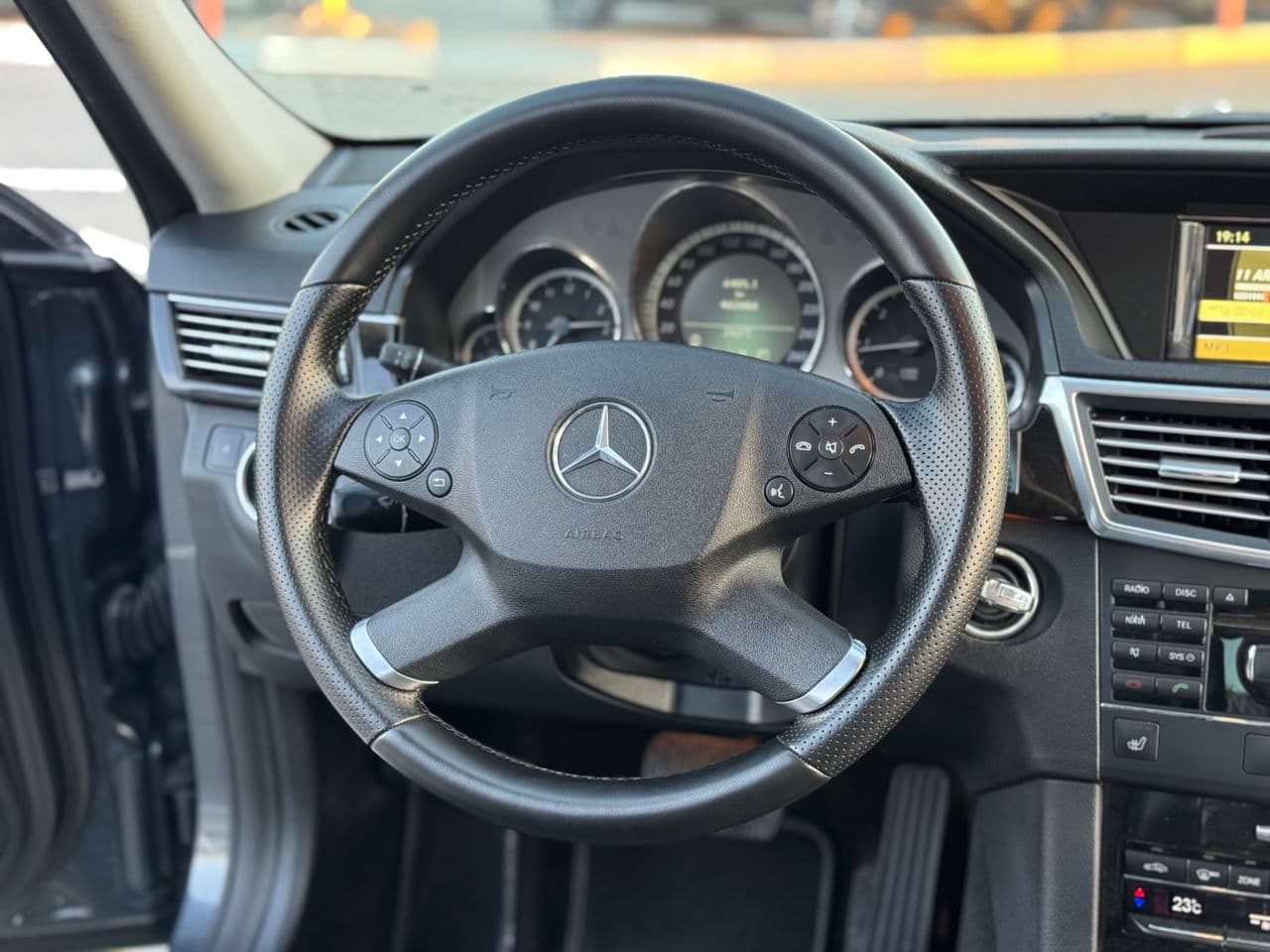 Mercedes E 200 2010 — Миниатюра 7