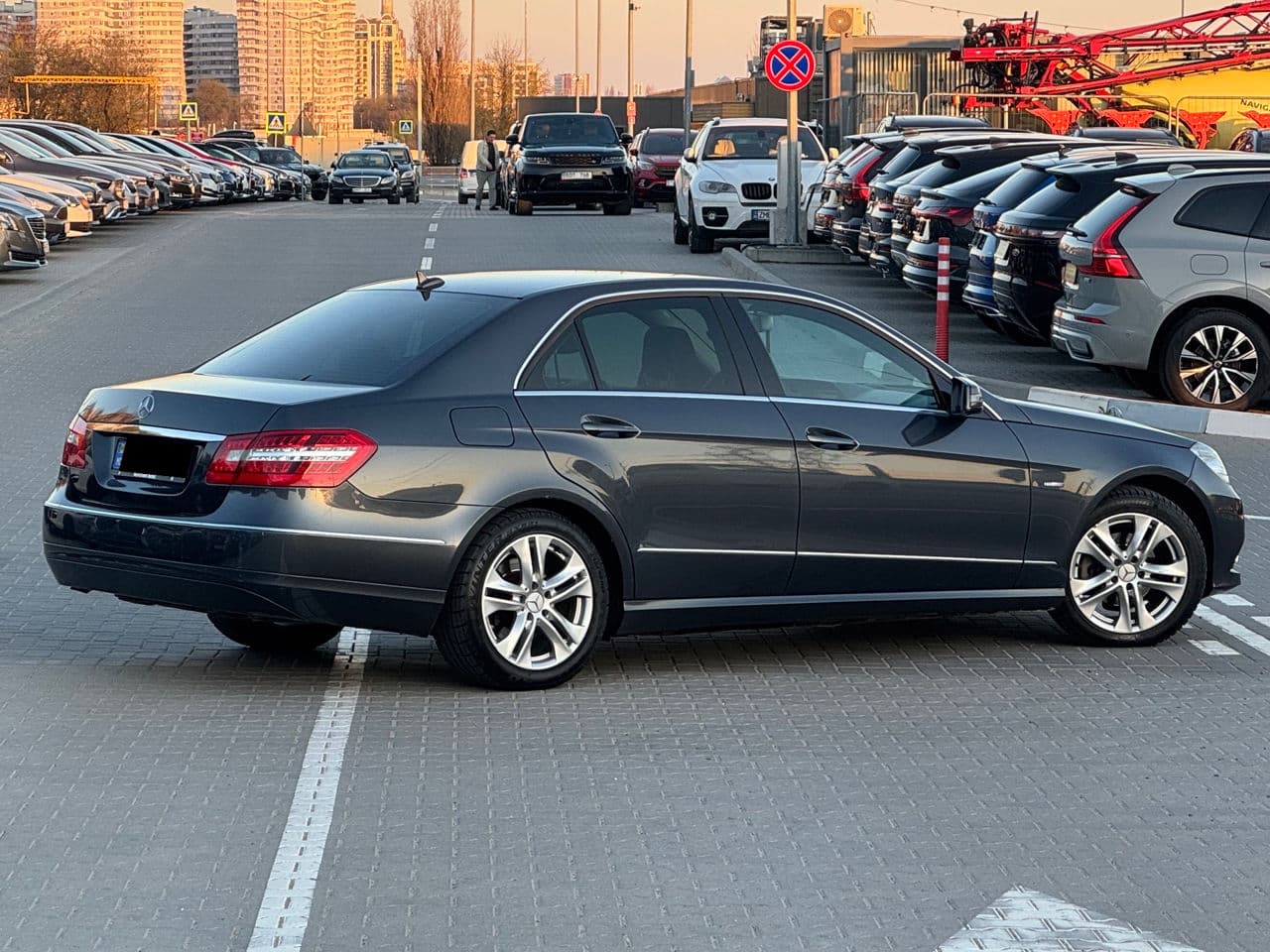 Mercedes E 200 2010 — Миниатюра 3