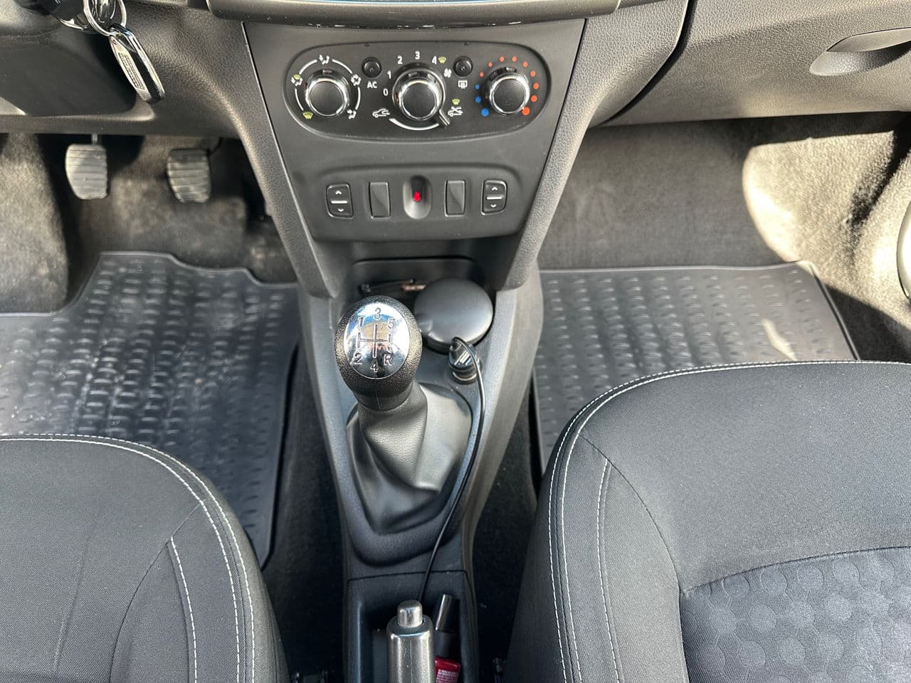 Dacia Logan 2014 — Миниатюра 11