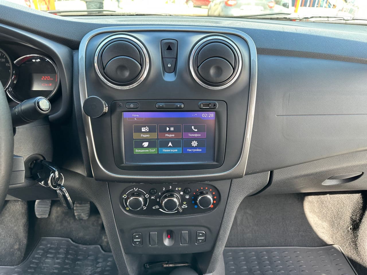 Dacia Logan 2014 — Миниатюра 10