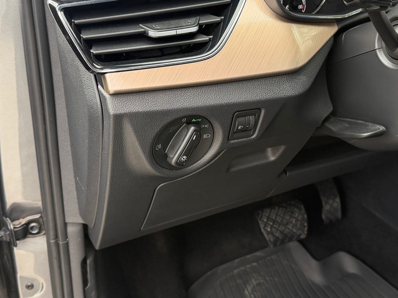 Skoda Kamiq 2023 — Миниатюра 8