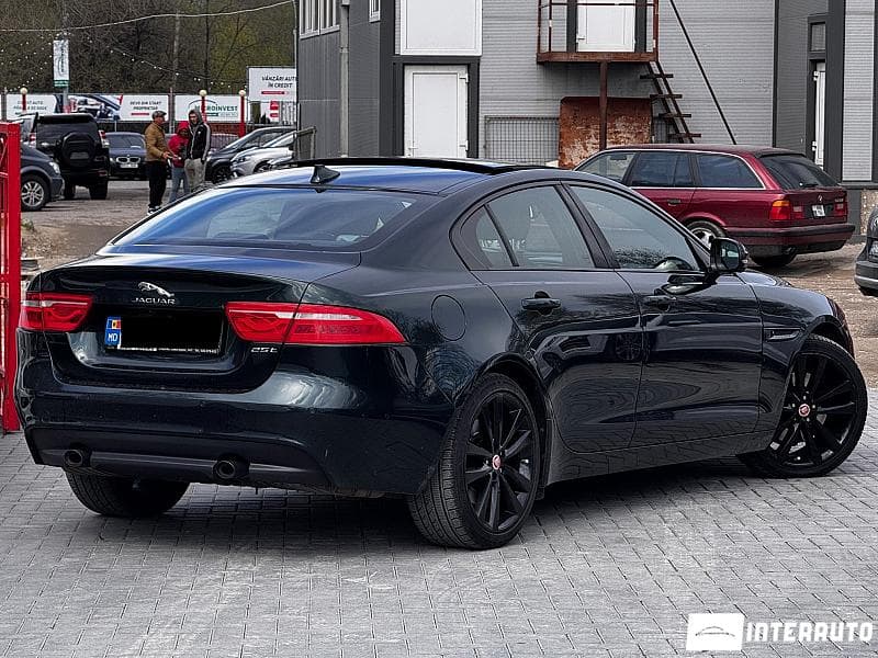 2015 Jaguar XE — Miniatură 2