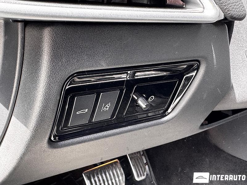 2015 Jaguar XE — Miniatură 16