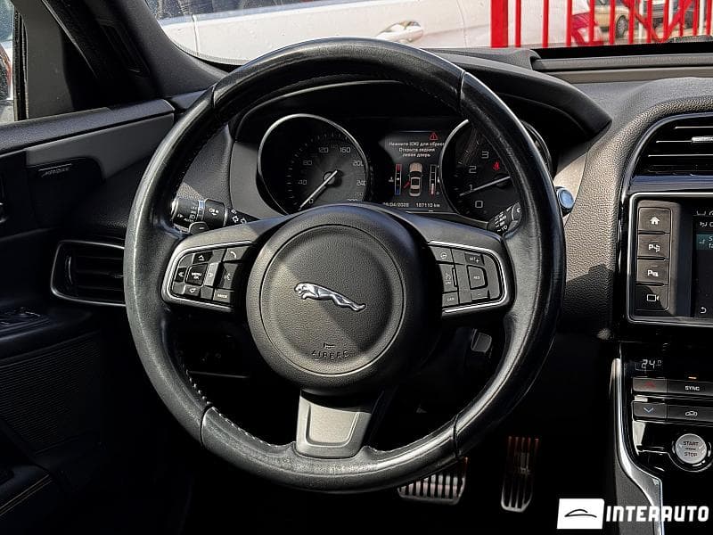 2015 Jaguar XE — Miniatură 7