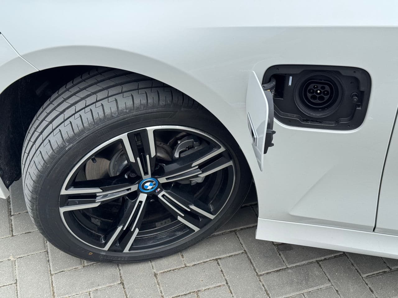 BMW 320E 2023 — Миниатюра 17