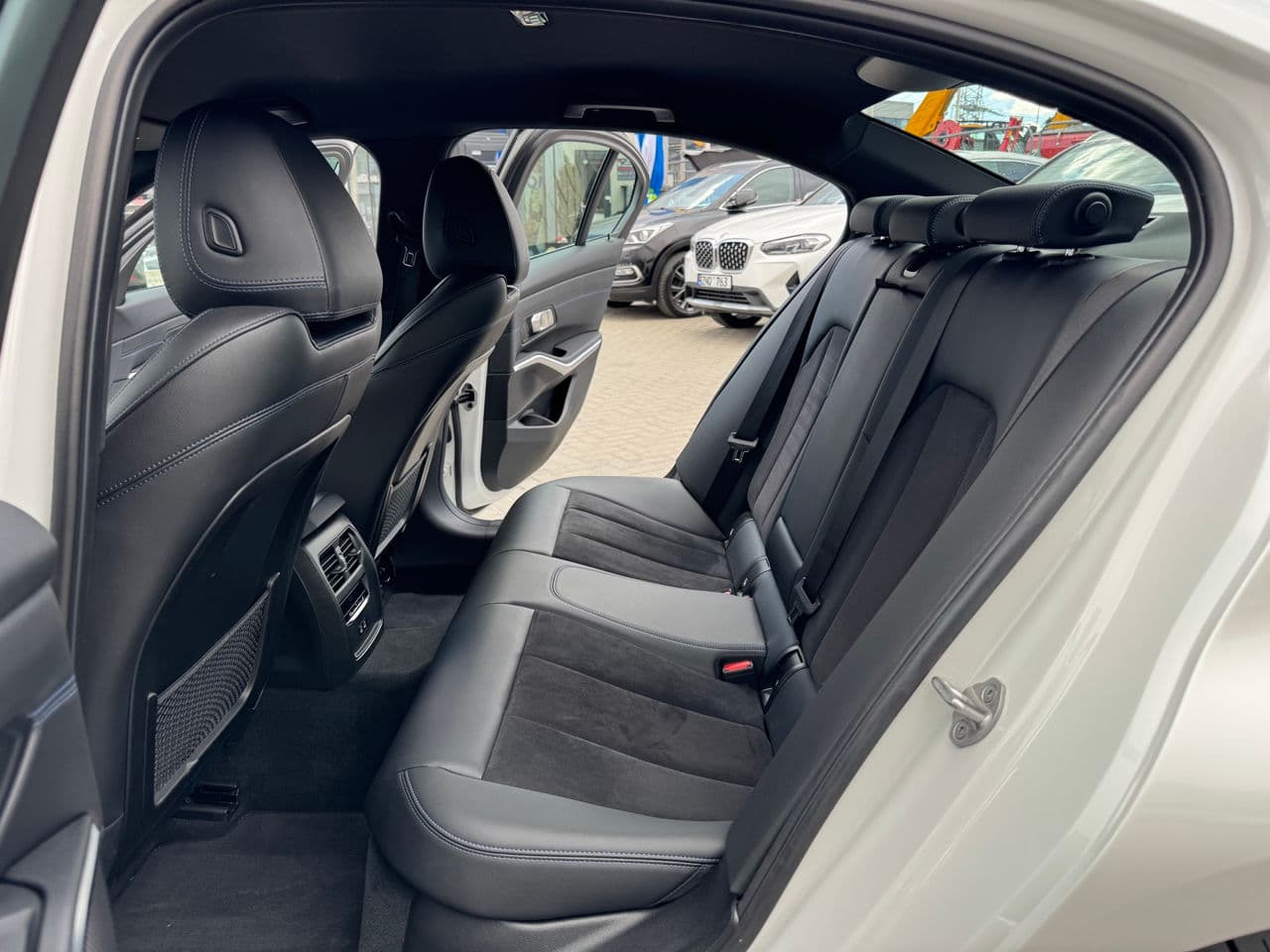 BMW 320E 2023 — Миниатюра 13