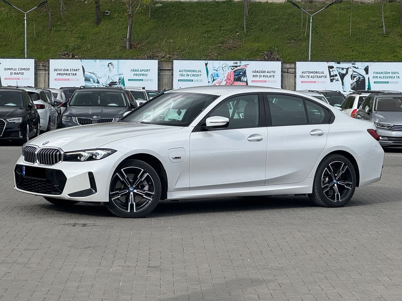 BMW 320E 2023 — Миниатюра 2