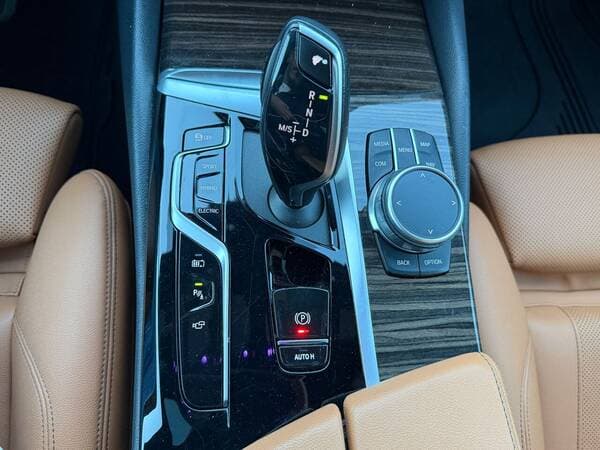 2021 BMW 530e — Miniatură 13