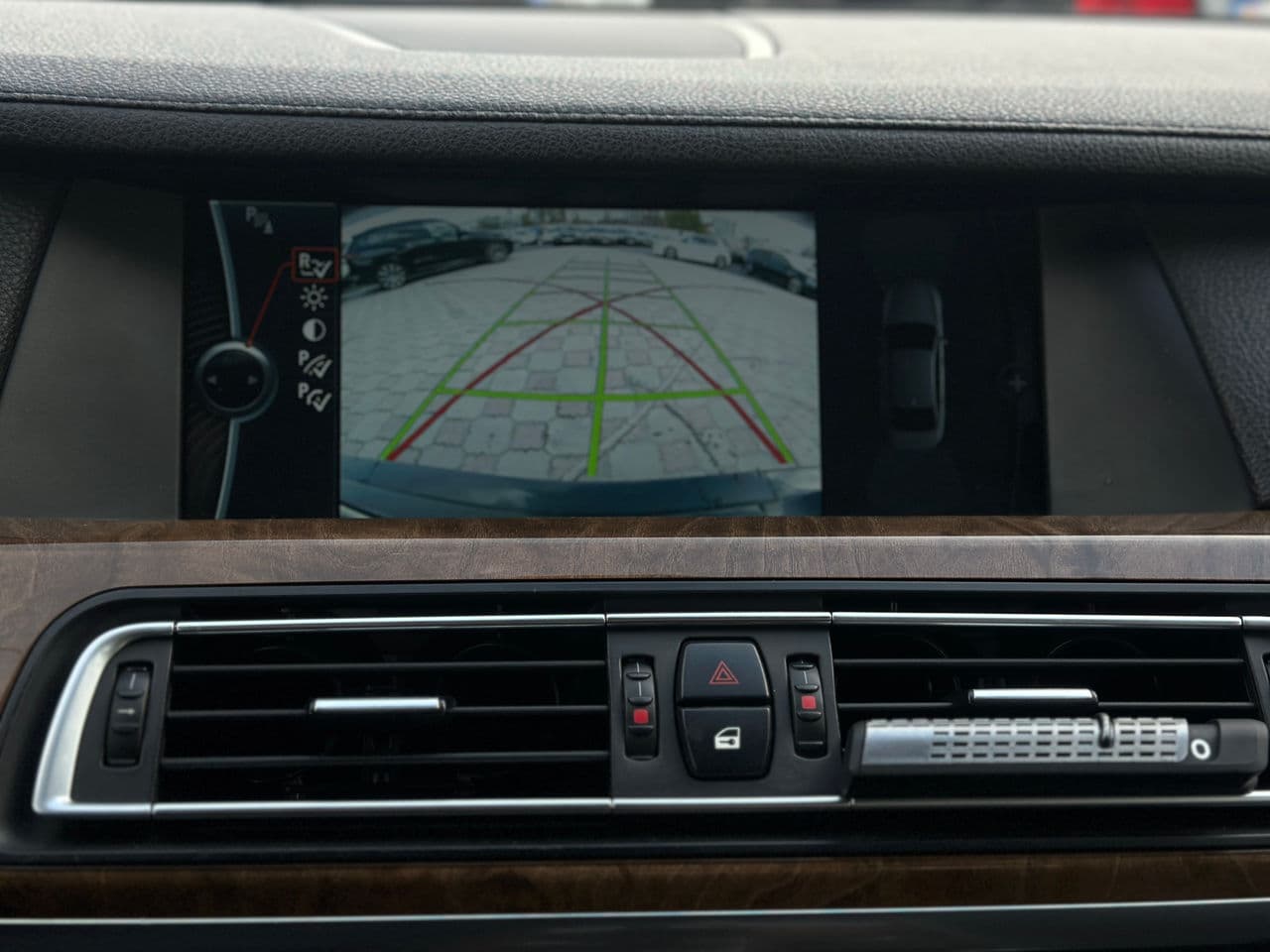 BMW 740 2010 — Миниатюра 13