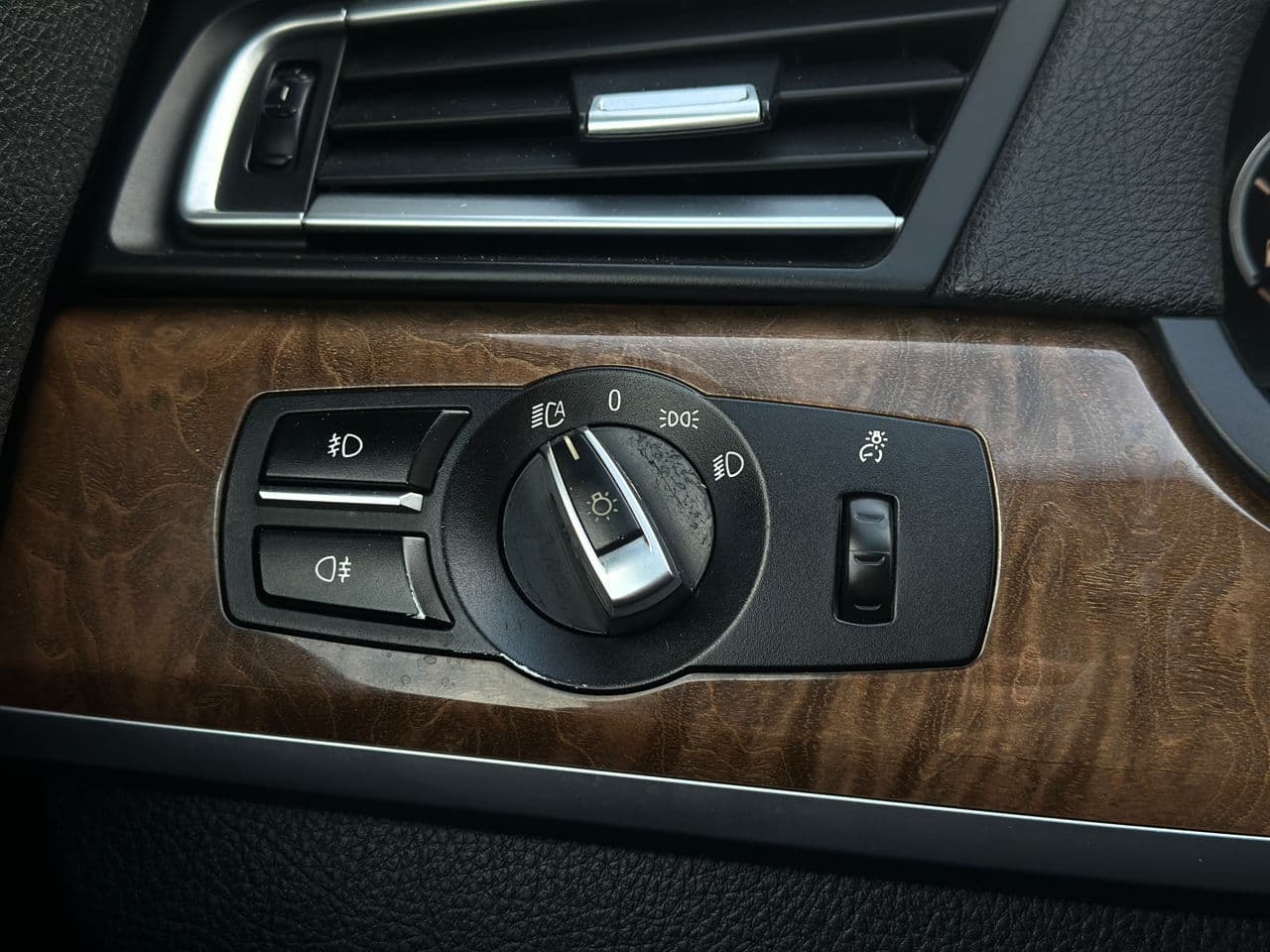 BMW 740 2010 — Миниатюра 9