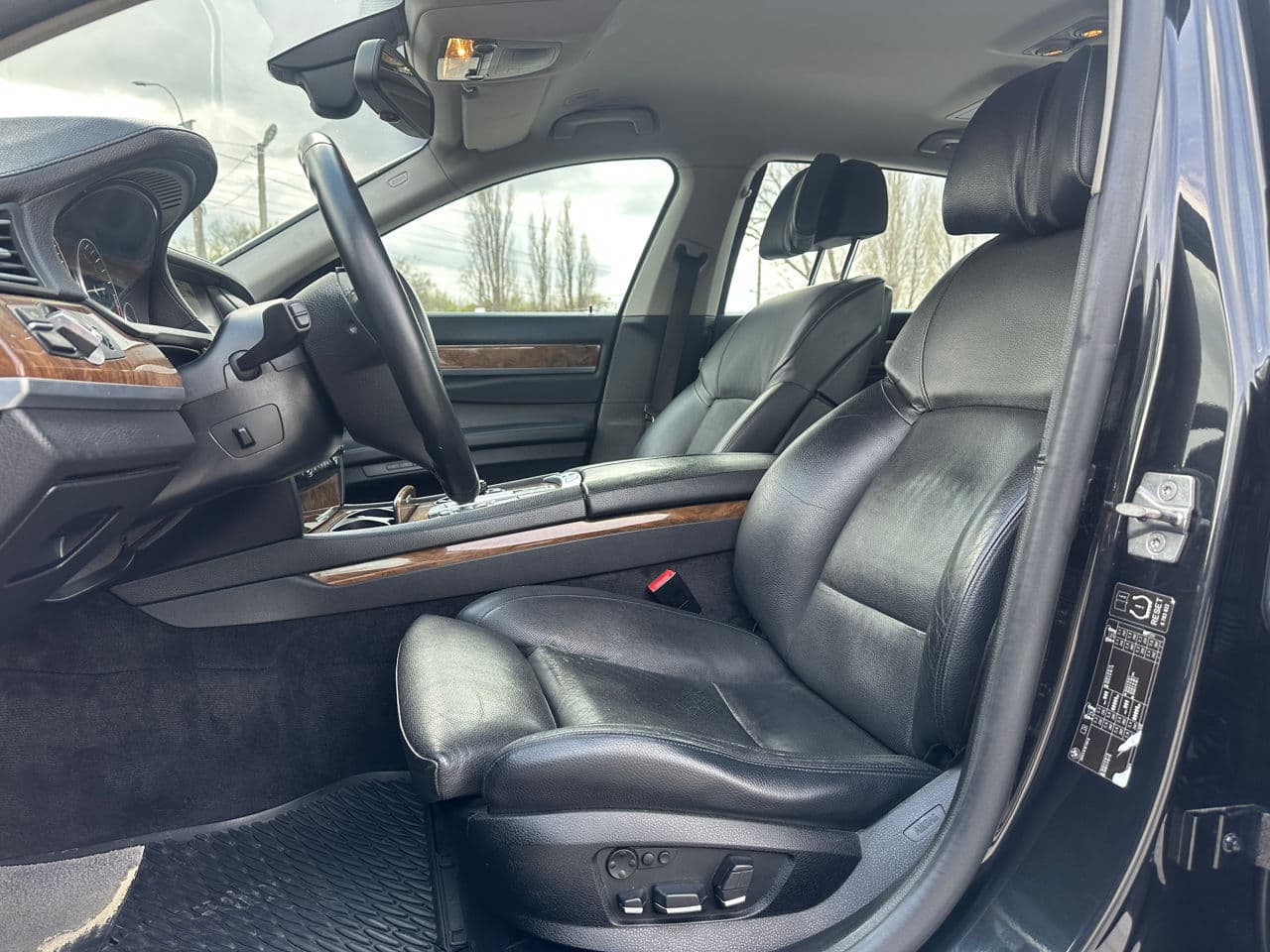 BMW 740 2010 — Миниатюра 5