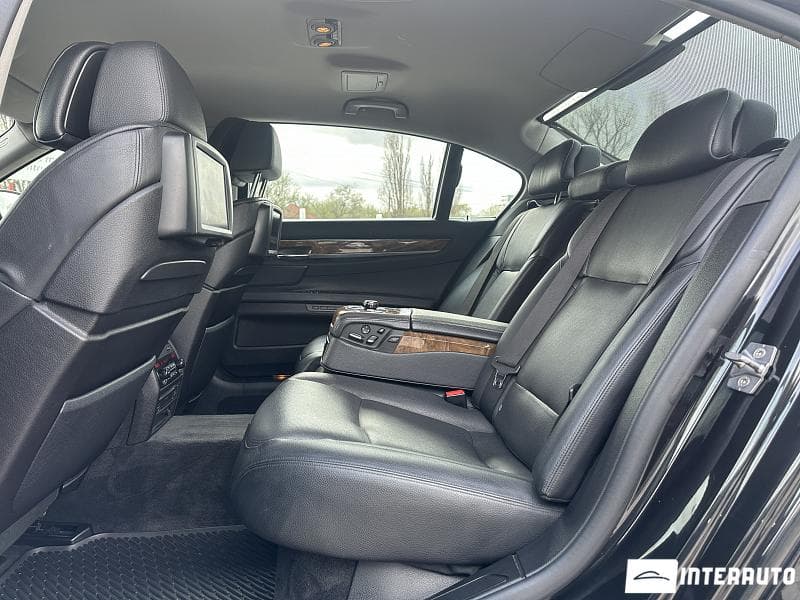 BMW 740 2010 — Миниатюра 18