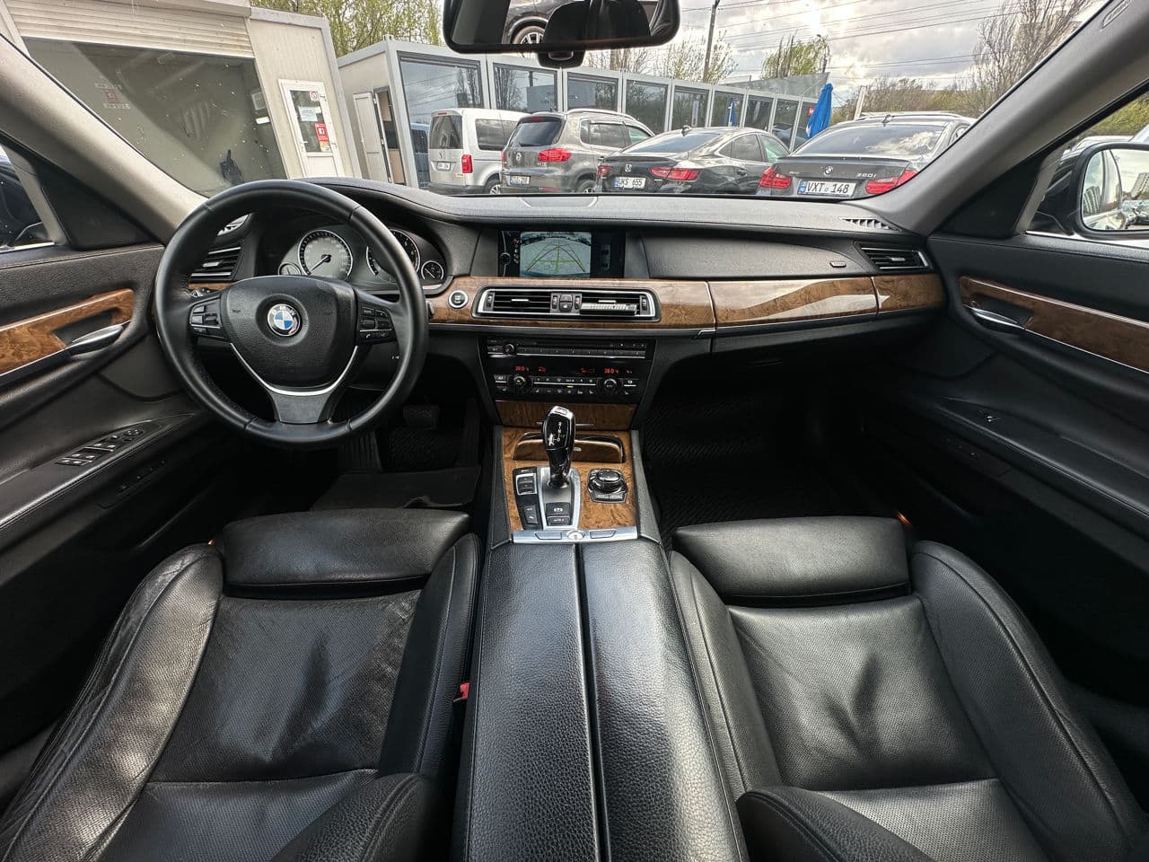 BMW 740 2010 — Миниатюра 8