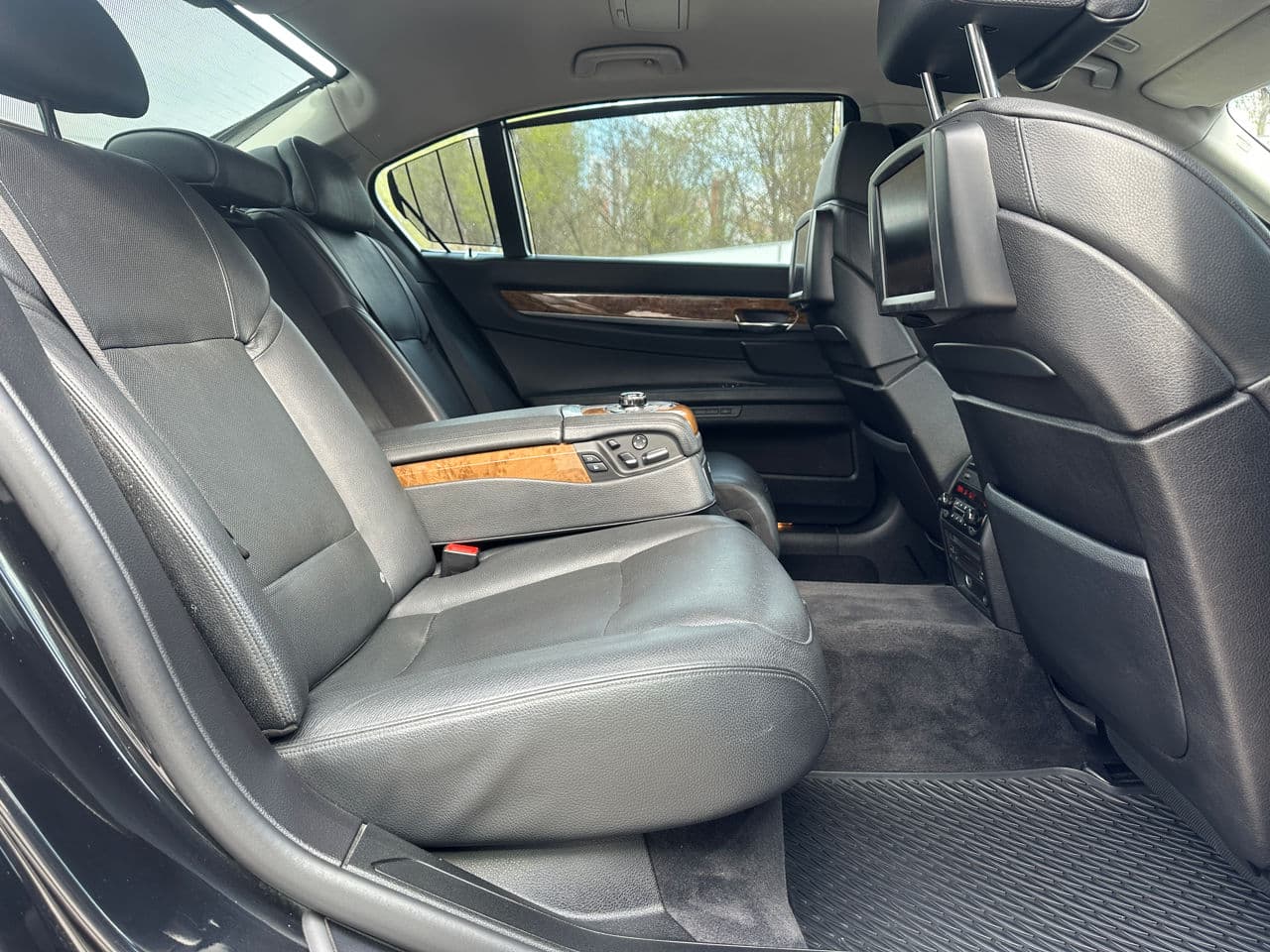 BMW 740 2010 — Миниатюра 21