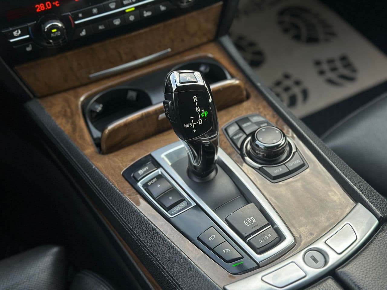 BMW 740 2010 — Миниатюра 15