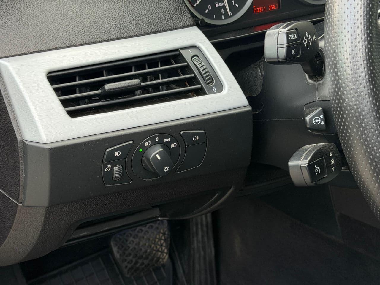 BMW 530 2005 — Миниатюра 8