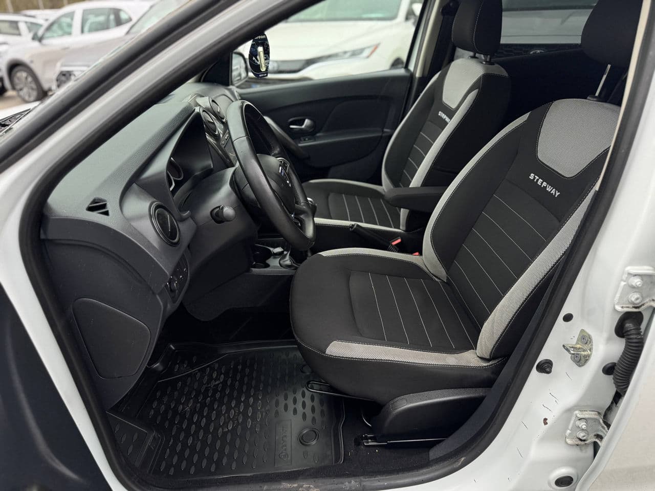 Dacia Sandero Stepway 2017 — Миниатюра 5