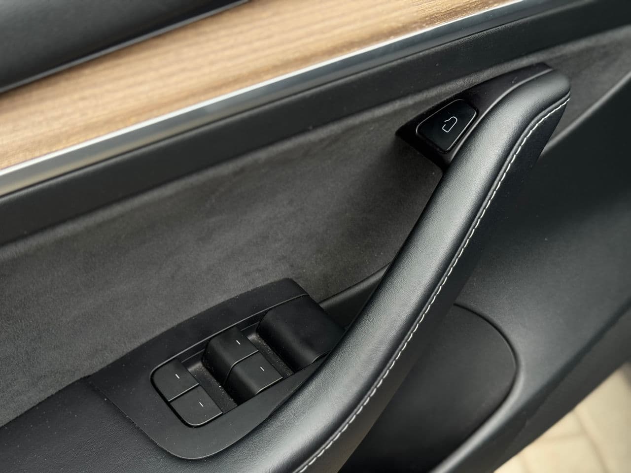 Tesla Model 3 2023 — Миниатюра 6