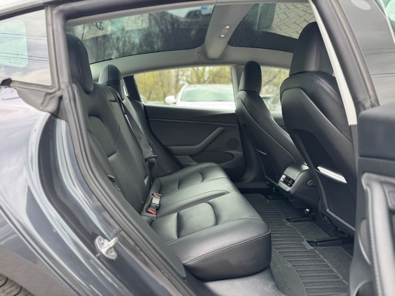Tesla Model 3 2023 — Миниатюра 14