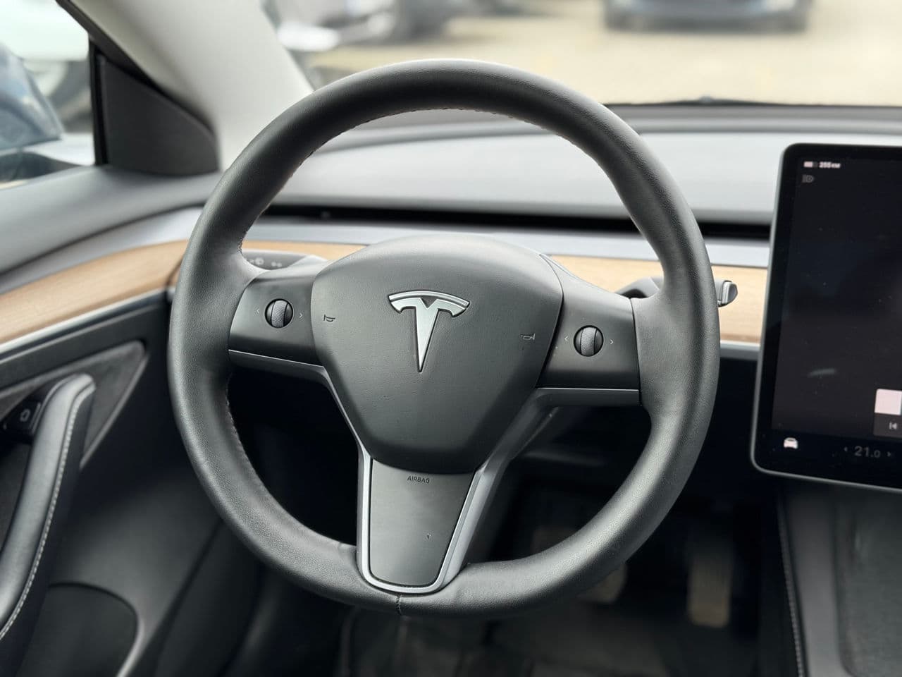 Tesla Model 3 2023 — Миниатюра 9