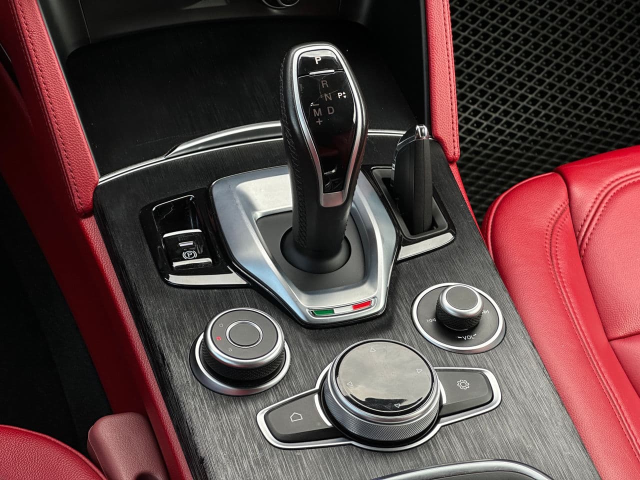 Alfa Romeo Stelvio Ti 2020 — Миниатюра 12