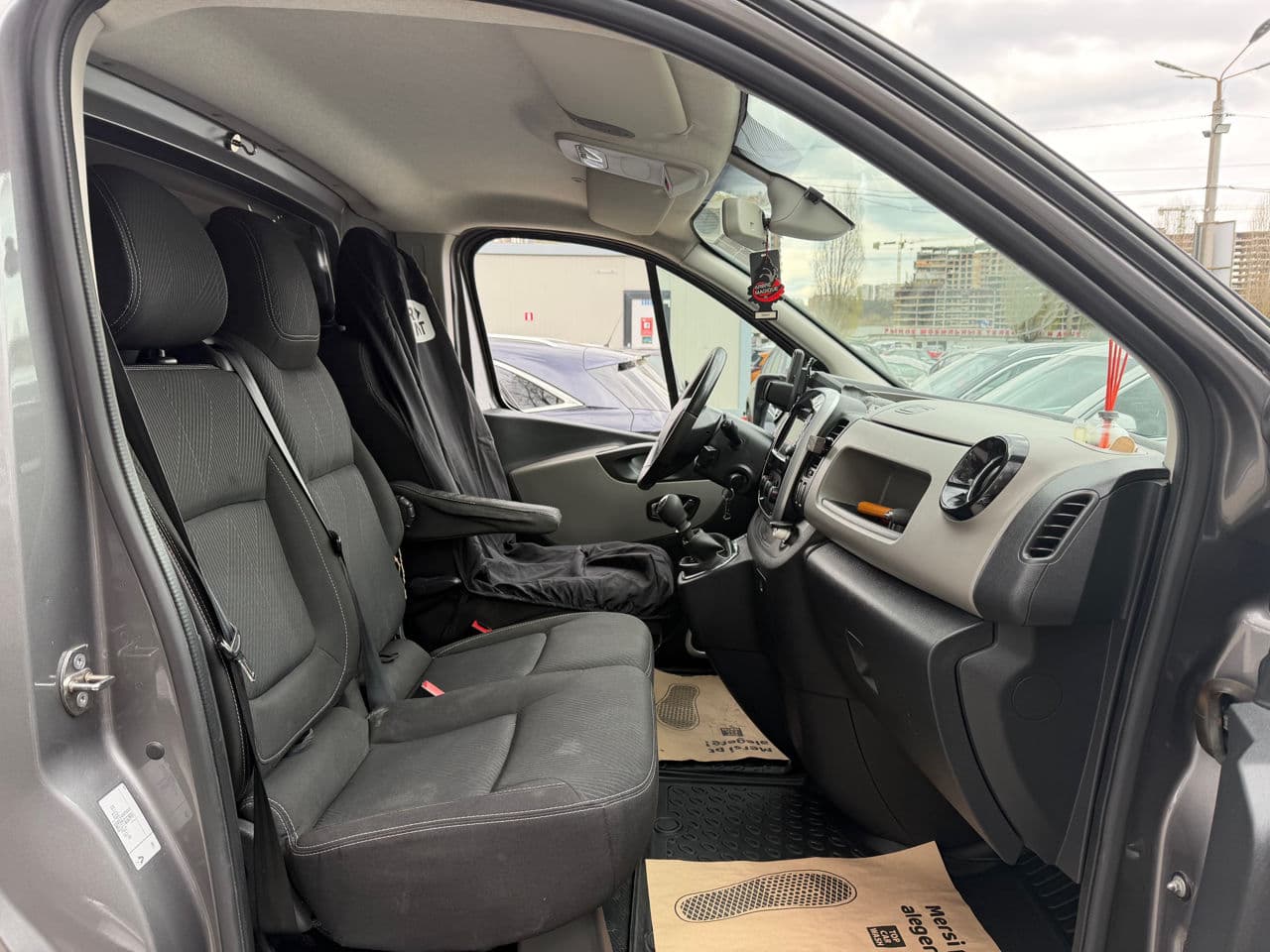 Renault Trafic 2015 — Миниатюра 13