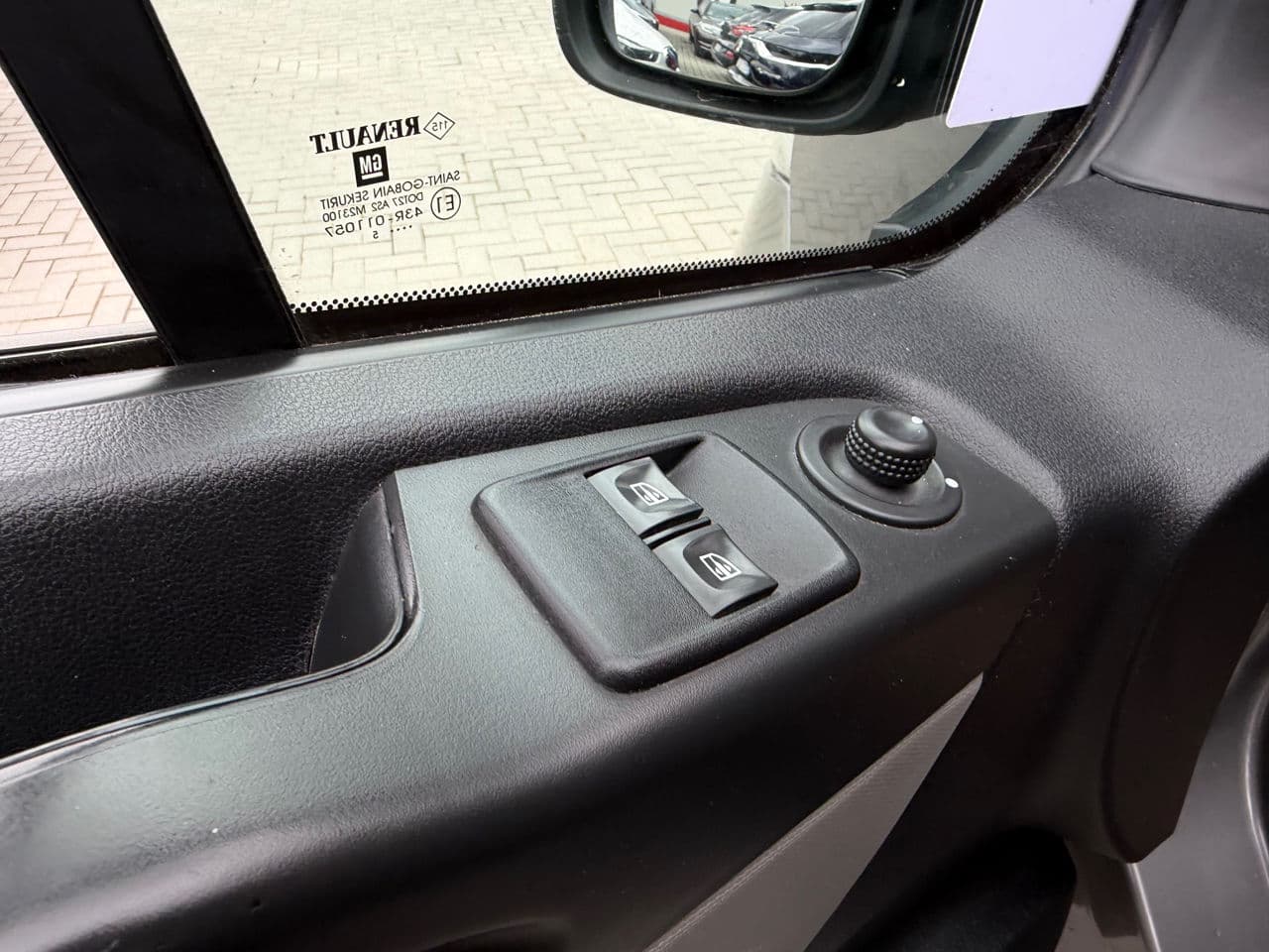 Renault Trafic 2015 — Миниатюра 6