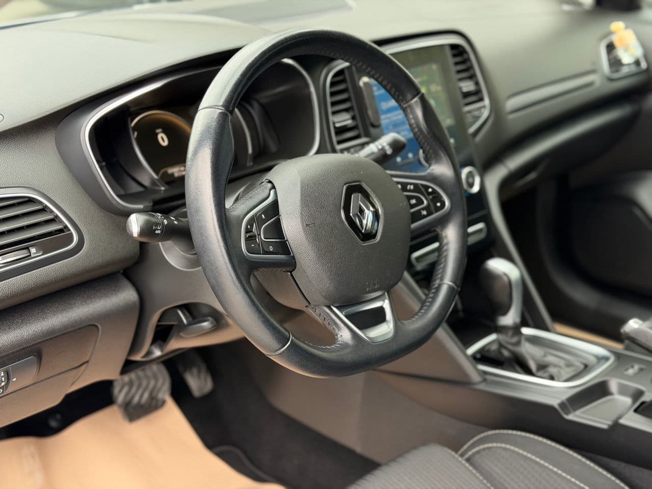 Renault Megane 2018 — Миниатюра 8