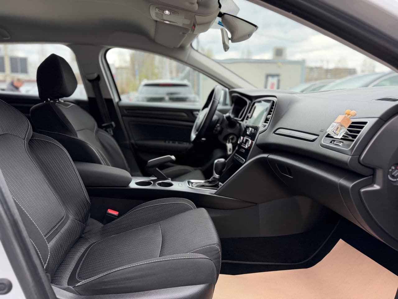 Renault Megane 2018 — Миниатюра 16