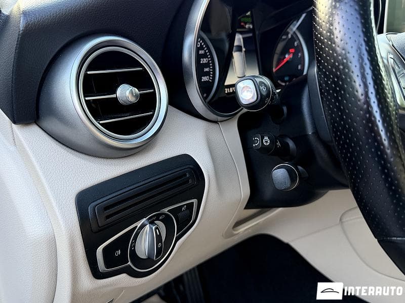 2019 Mercedes GLC 350e — Miniatură 11