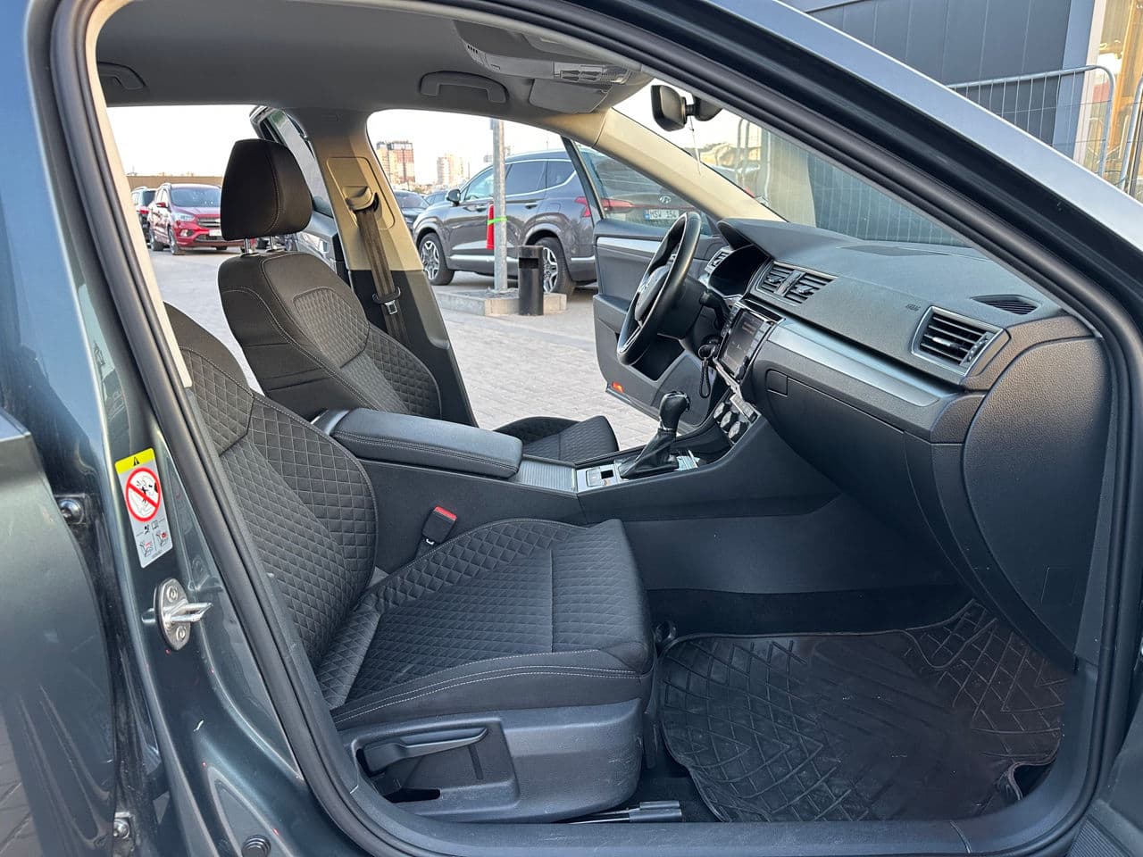 2017 Skoda Superb — Miniatură 14
