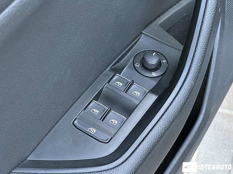 2017 Skoda Superb — Miniatură 16