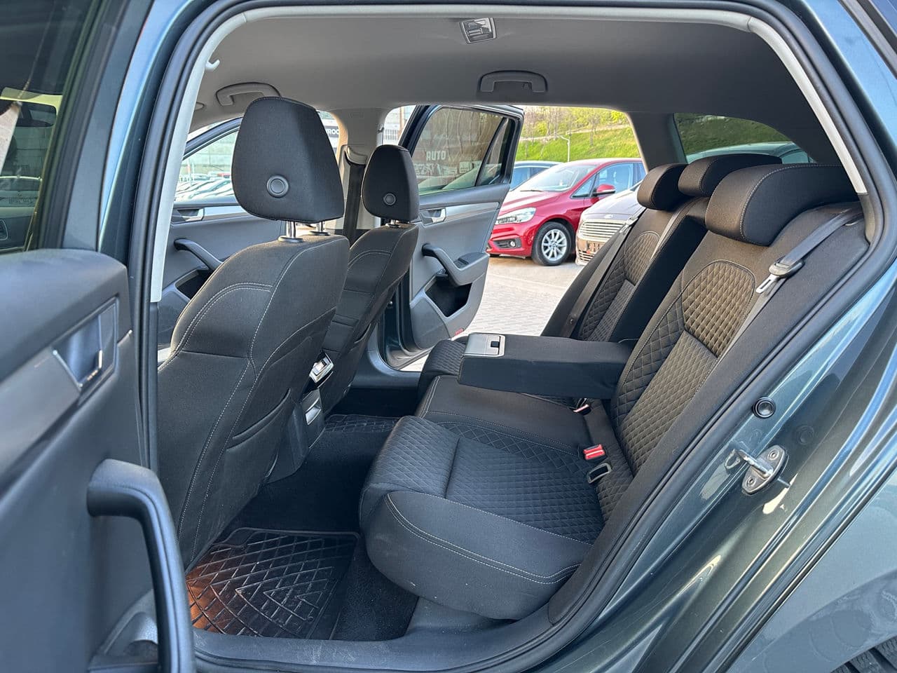 2017 Skoda Superb — Miniatură 12